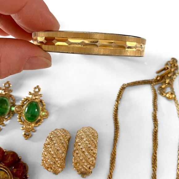 Vintage Jewelry Lot Some Signed - Picture 5 of 9